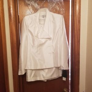 WHITE LE SUIT